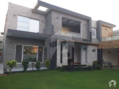 اقبال ایوینیو لاہور میں 7 کمروں کا 2 کنال مکان 8 کروڑ میں برائے فروخت۔ اقبال ایوینیو لاہور میں 7 کمروں کا 2 کنال مکان 8 کروڑ میں برائے فروخت۔