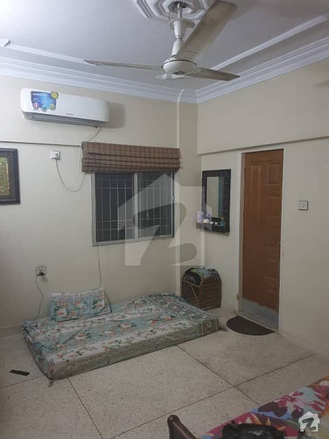 یونیورسٹی روڈ کراچی میں 3 کمروں کا 6 مرلہ فلیٹ 85 لاکھ میں برائے فروخت۔