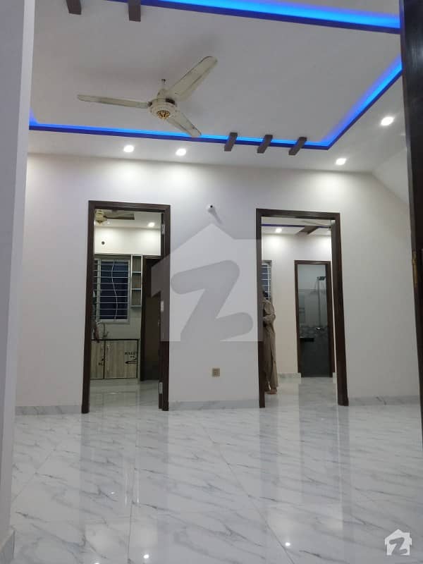ایڈن بولیوارڈ ہاؤسنگ سکیم کالج روڈ لاہور میں 2 کمروں کا 5 مرلہ فلیٹ 20 ہزار میں کرایہ پر دستیاب ہے۔