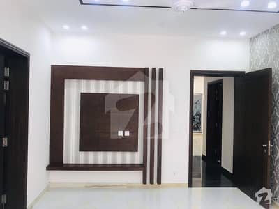 ڈی ایچ اے فیز 4 ڈیفنس (ڈی ایچ اے) لاہور میں 5 کمروں کا 1 کنال مکان 5.3 کروڑ میں برائے فروخت۔ ڈی ایچ اے فیز 4 ڈیفنس (ڈی ایچ اے) لاہور میں 5 کمروں کا 1 کنال مکان 5.3 کروڑ میں برائے فروخت۔