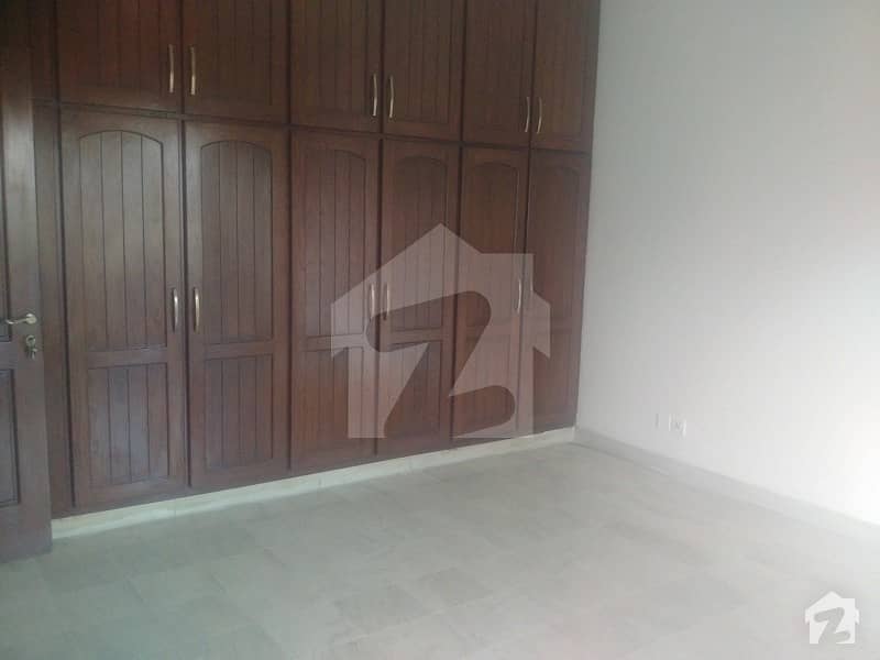 1300 Sqft Flat Available For Sale