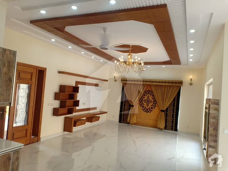 بحریہ ٹاؤن سیکٹر B بحریہ ٹاؤن لاہور میں 3 کمروں کا 5 مرلہ مکان 1.15 کروڑ میں برائے فروخت۔