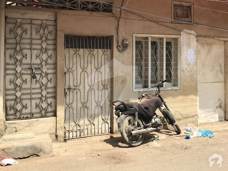 پی آئی بی کالونی کراچی میں 2 کمروں کا 4 مرلہ مکان 1 کروڑ میں برائے فروخت۔
