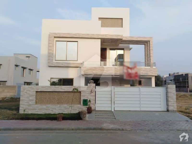 Stunning 10 Marla House In Bahria Town Available