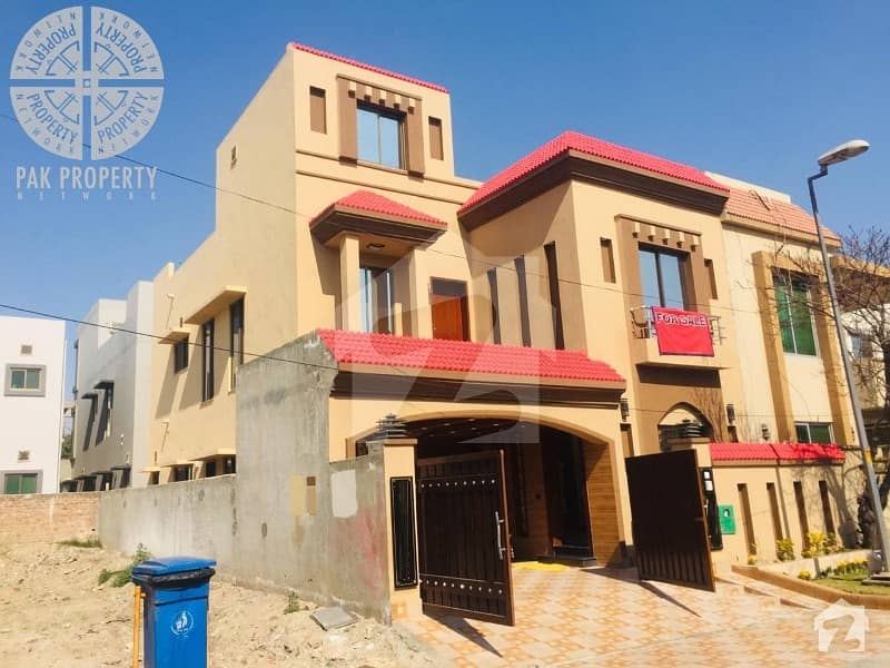 Vip 8 Marla House For Sale In Umar Block Bahria Town Lahore