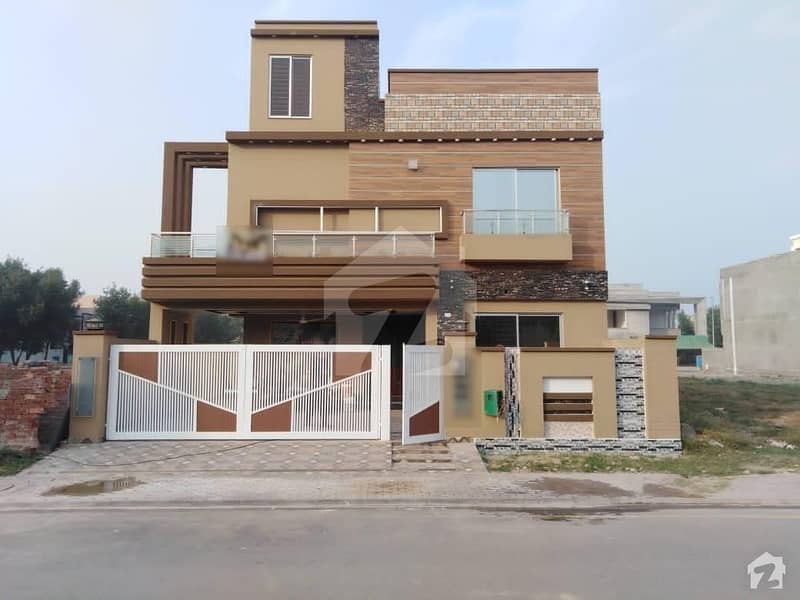 In Bahria Town House For Sale Sized 10 Marla
