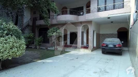 مین کینال بینک روڈ لاہور میں 7 کمروں کا 1.5 کنال مکان 16 کروڑ میں برائے فروخت۔ مین کینال بینک روڈ لاہور میں 7 کمروں کا 1.5 کنال مکان 16 کروڑ میں برائے فروخت۔