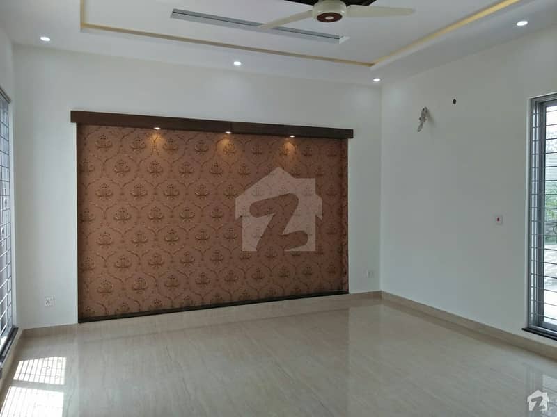 ای ایم ای سوسائٹی ۔ بلاک ڈی ای ایم ای سوسائٹی لاہور میں 5 کمروں کا 1 کنال مکان 5.55 کروڑ میں برائے فروخت۔