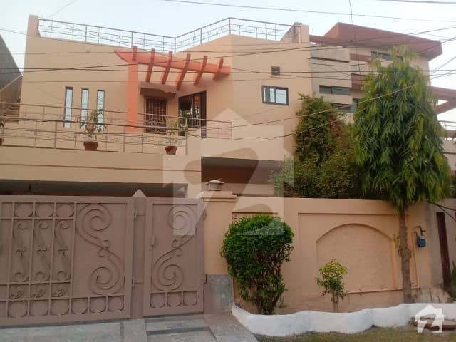 12 Marla Like New House For Sale In H3 Block Johar Town Near Canal