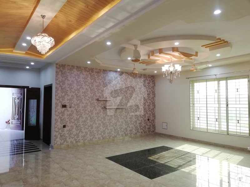 1 Kanal House For Sale In Beautiful DC Colony