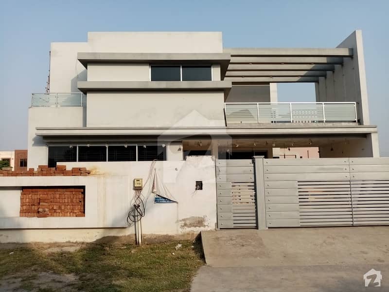 Spacious 1 Kanal House Available For Sale In DC Colony
