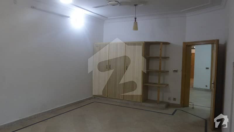ایف ۔ 10 اسلام آباد میں 5 کمروں کا 1.27 کنال مکان 9.5 کروڑ میں برائے فروخت۔