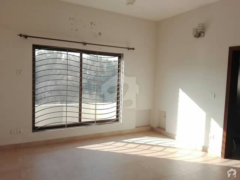 2100 Square Feet Flat In D-17 Best Option
