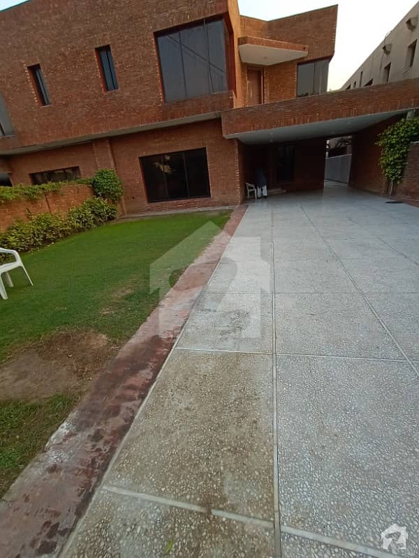 ڈی ایچ اے فیز 3 ڈیفنس (ڈی ایچ اے) لاہور میں 5 کمروں کا 1 کنال مکان 1.65 لاکھ میں کرایہ پر دستیاب ہے۔