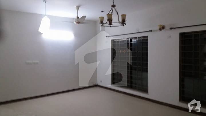 12 Marla 4 Bedrooms Flat Available For Rent In Askari 11
