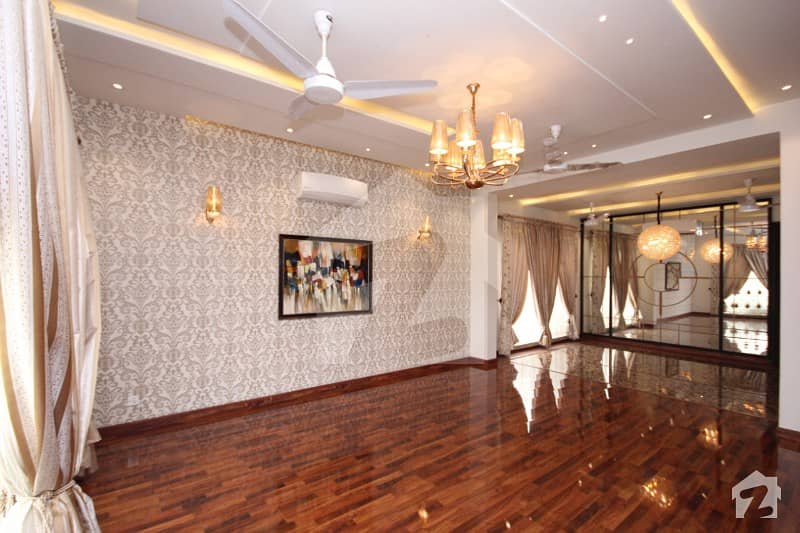 ڈی ایچ اے فیز 8 - بلاک ایل ڈی ایچ اے فیز 8 ڈیفنس (ڈی ایچ اے) لاہور میں 3 کمروں کا 10 مرلہ مکان 3.3 کروڑ میں برائے فروخت۔