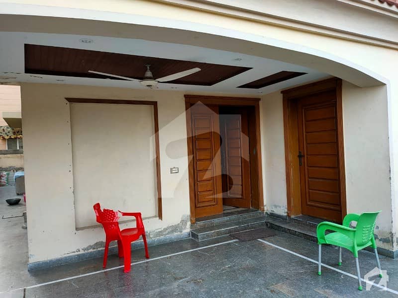 بحریہ ٹاؤن سیکٹرڈی بحریہ ٹاؤن لاہور میں 5 کمروں کا 10 مرلہ مکان 1.8 کروڑ میں برائے فروخت۔