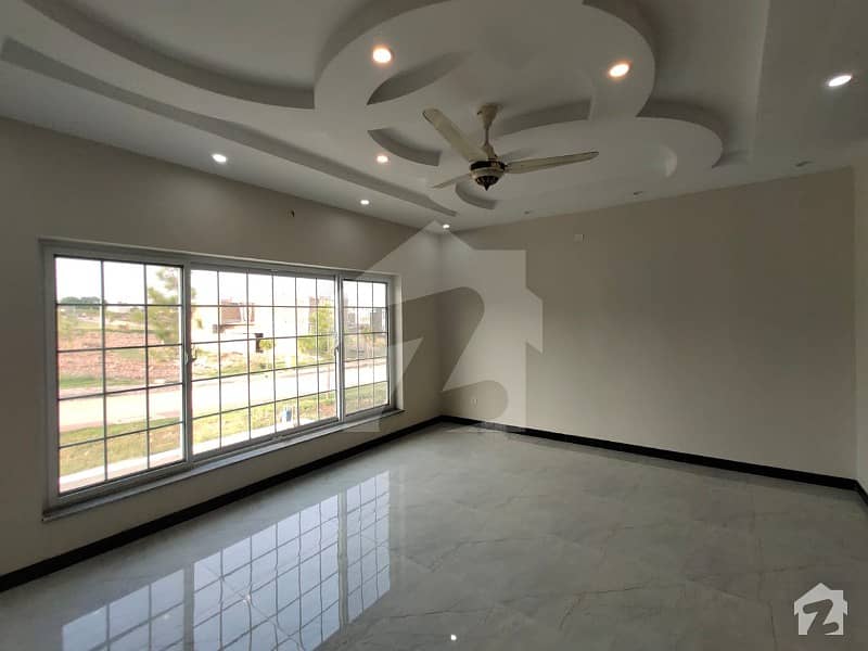 Stunning 5400  Square Feet Lower Portion In Dha Defence Available