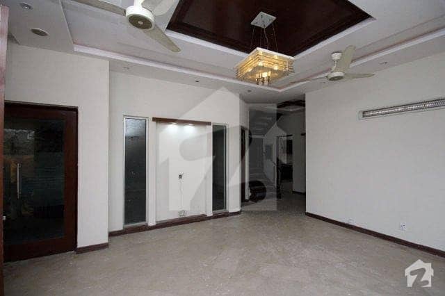 ڈی ایچ اے فیز 5 ڈیفنس (ڈی ایچ اے) لاہور میں 4 کمروں کا 10 مرلہ مکان 1.25 لاکھ میں کرایہ پر دستیاب ہے۔
