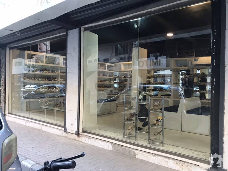 1200  Square Feet Shop In Zamzama Is Available