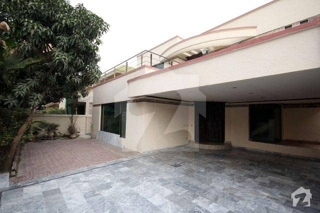 1 kanal Luxurious House Available for rent in DHA Phase 1