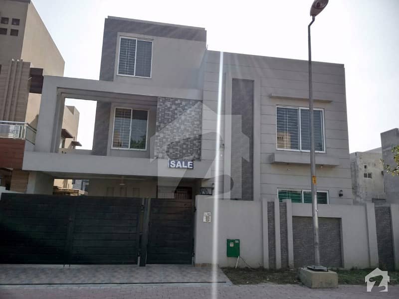 بحریہ ٹاؤن گلبہار بلاک بحریہ ٹاؤن سیکٹر سی بحریہ ٹاؤن لاہور میں 5 کمروں کا 10 مرلہ مکان 2.4 کروڑ میں برائے فروخت۔