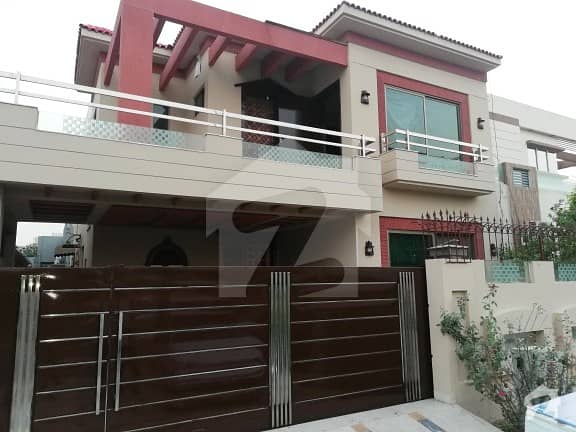 10 Marla Luxury Top Location House For Sale