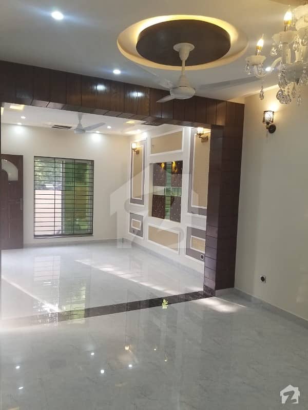8 Marla Upper Portion 3 Bedrooms Near To Park Usman Block Bahria Town Lahore