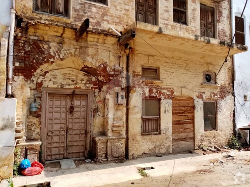 Gol Chakar House Sized 5.5 Marla For Sale
