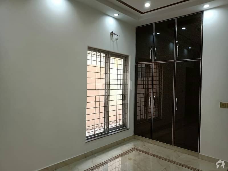 لیک سٹی رائیونڈ روڈ لاہور میں 4 کمروں کا 7 مرلہ مکان 1.75 کروڑ میں برائے فروخت۔
