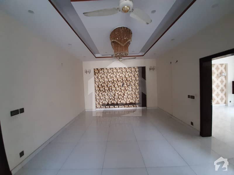 10 Marla Stylish House For Rent In Bahria Town Lahore