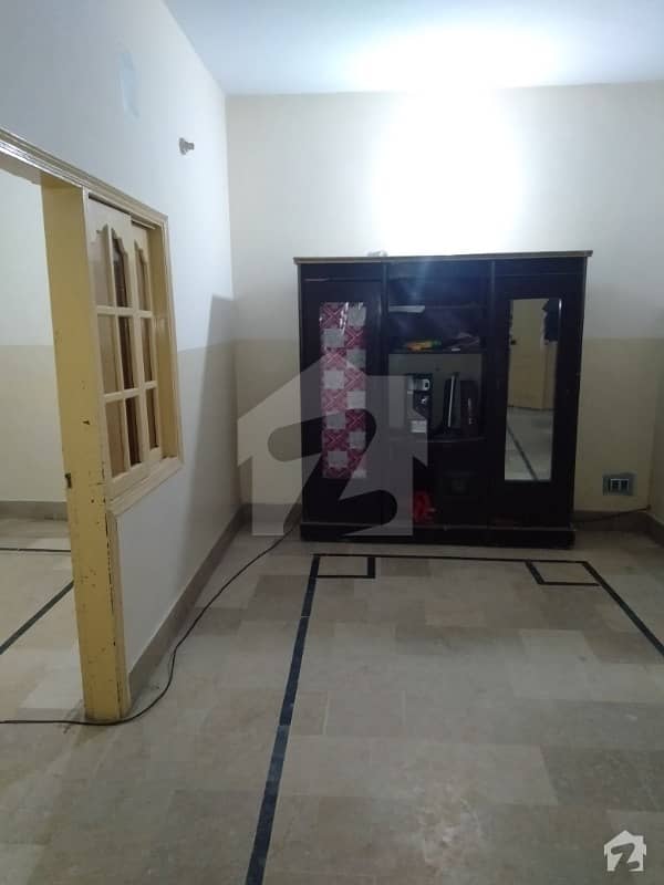 2 Bed Drawing Dining 160 Sq. Yard House For Rent No Water Issue Boring Near Siddique E Akbar Masjid