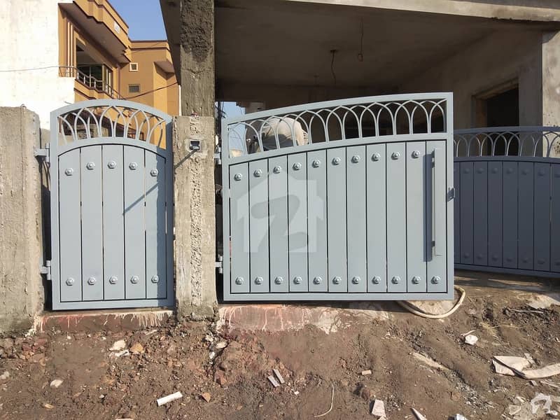 نیو لالہ زار راولپنڈی میں 5 کمروں کا 6 مرلہ مکان 1.3 کروڑ میں برائے فروخت۔