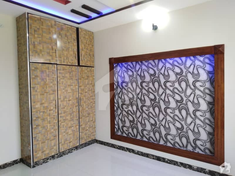 الرحمان گارڈن فیز 2 الرحمان گارڈن لاہور میں 4 کمروں کا 6 مرلہ مکان 1.25 کروڑ میں برائے فروخت۔
