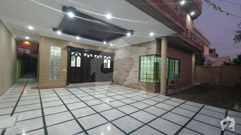ائیر لائن ہاؤسنگ سوسائٹی لاہور میں 6 کمروں کا 1 کنال مکان 3.6 کروڑ میں برائے فروخت۔