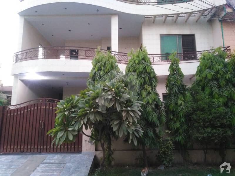 ٹاؤن شپ لاہور میں 5 کمروں کا 12 مرلہ مکان 2.5 کروڑ میں برائے فروخت۔