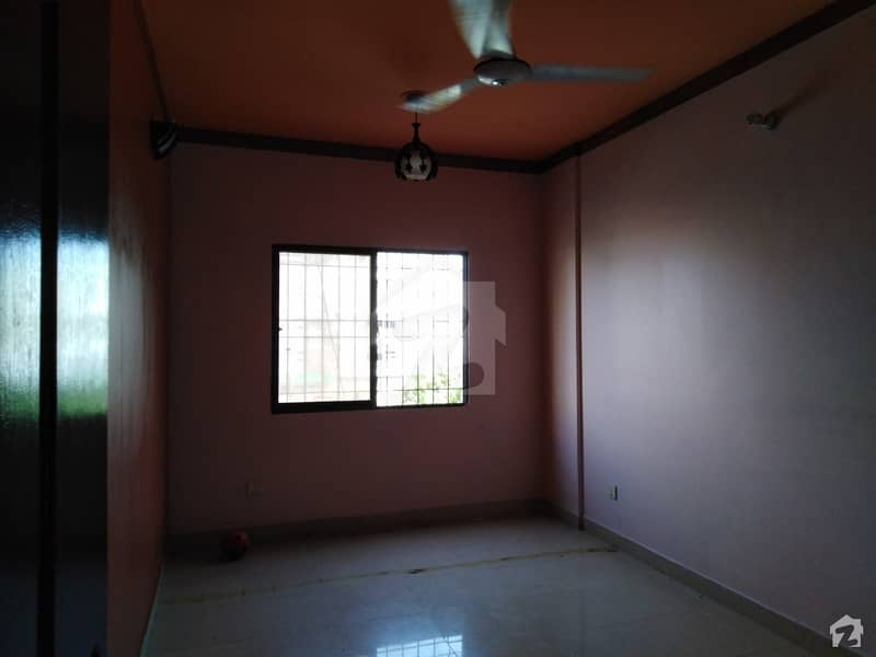 Flat In DHA Defence Sized 950 Square Feet Is Available