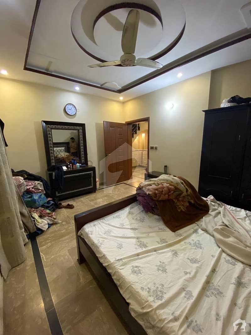 لالہ زار گارڈن لاہور میں 4 کمروں کا 5 مرلہ مکان 1.2 کروڑ میں برائے فروخت۔