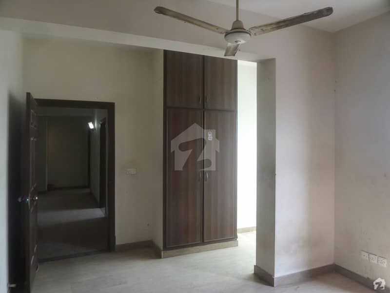 Flat Sized 800 Square Feet Is Available For Sale In Chakri Road