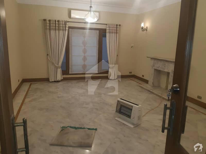 10800  Square Feet House In Central G-6 For Rent