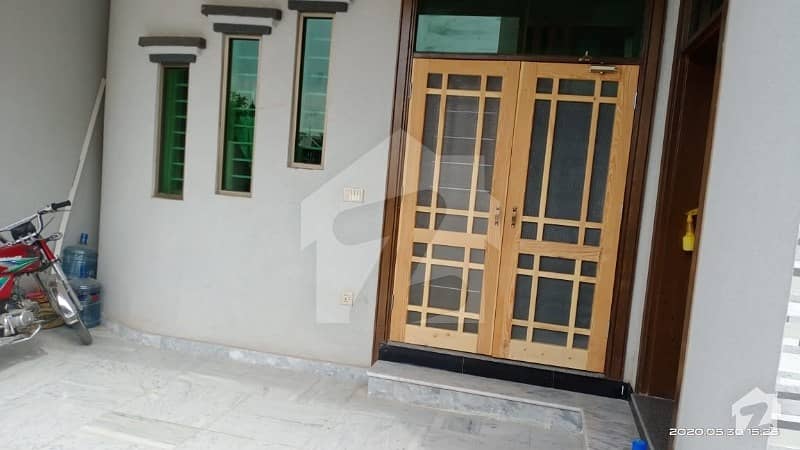 جناح گارڈنز ایف ای سی ایچ ایس اسلام آباد میں 4 کمروں کا 8 مرلہ مکان 1.5 کروڑ میں برائے فروخت۔
