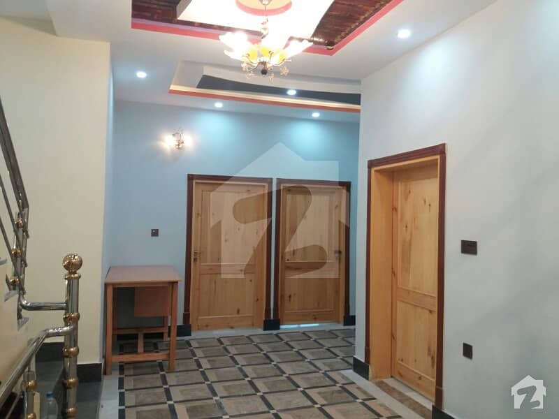 ورسک روڈ پشاور میں 6 کمروں کا 4 مرلہ مکان 1.3 کروڑ میں برائے فروخت۔