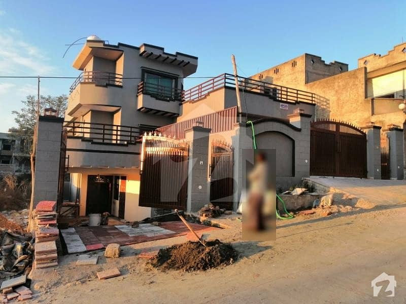 کلفٹن ٹاؤن شپ راولپنڈی میں 5 کمروں کا 17 مرلہ مکان 1.5 کروڑ میں برائے فروخت۔