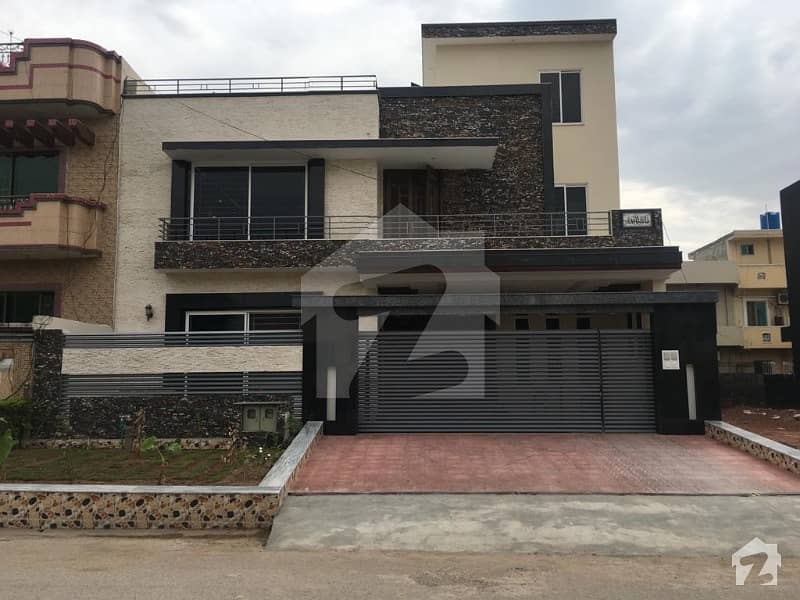 3200 Square Feet House Available For Sale In G13