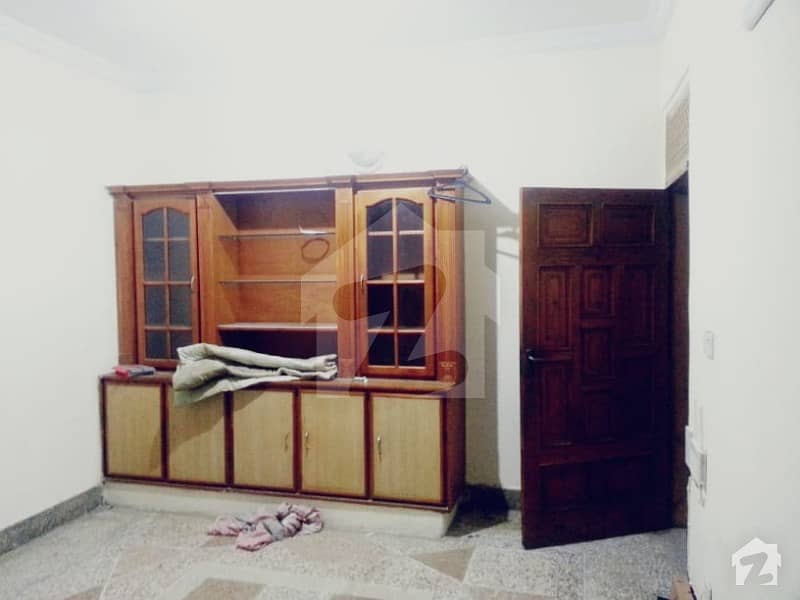 2 Bedroom Attached Washroom Tv Kitchen Flat Available For Rent