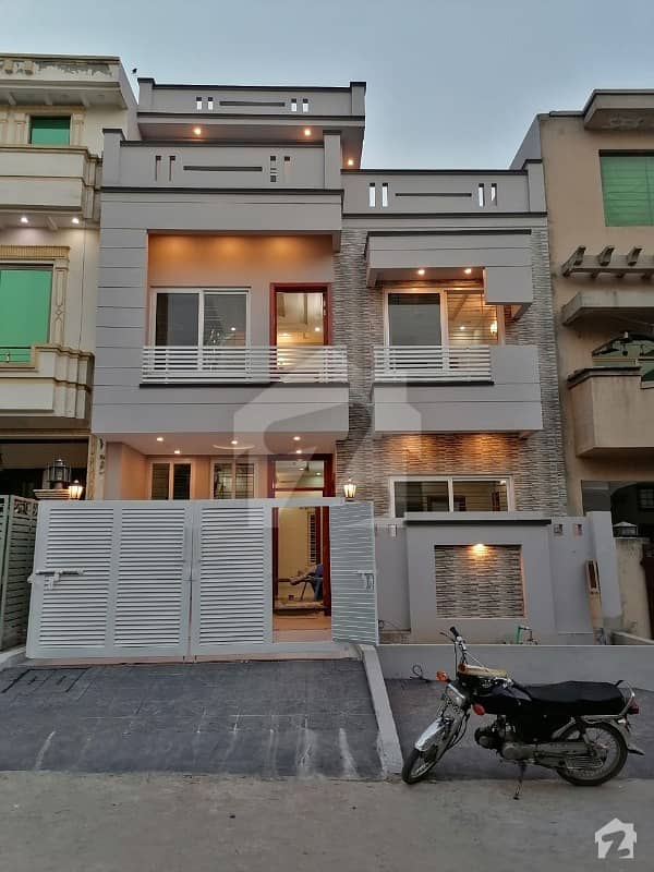 Brand new 25x40 luxuious house for sale
