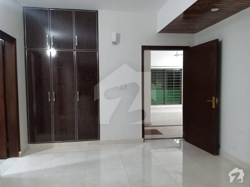 Brand New 10 Marla 3 Bed 5th Floor Flat For Rent In Askari 11 Lahore