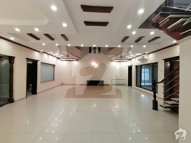 2 Kanal Luxurious Bungalow Full House  For Rent In Phase 3 Dha