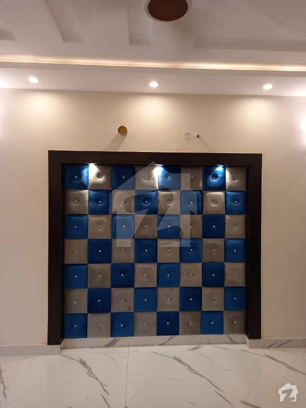 بحریہ آرچرڈ فیز 1 ۔ سدرن بحریہ آرچرڈ فیز 1 بحریہ آرچرڈ لاہور میں 5 کمروں کا 10 مرلہ مکان 2.1 کروڑ میں برائے فروخت۔