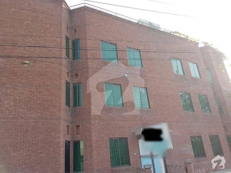 ریونیو سوسائٹی - بلاک اے ریوینیو سوسائٹی لاہور میں 11 کمروں کا 10 مرلہ عمارت 4 کروڑ میں برائے فروخت۔